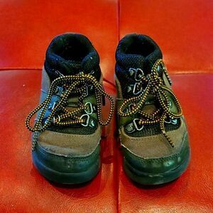 Wonder Nation sz 7 toddler high top athletic shoes.